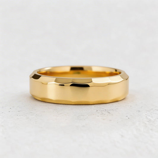 Ribbed Edge | Polished Men’s Wedding Band.