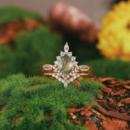 Why Moss Agate is the Perfect Gemstone for a Modern Bride.