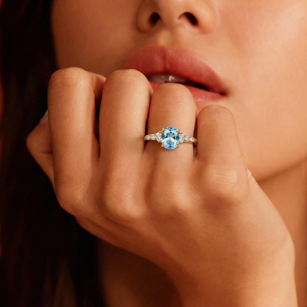 Aura‘s Echo | Round Cut Blue Starfire Ring.