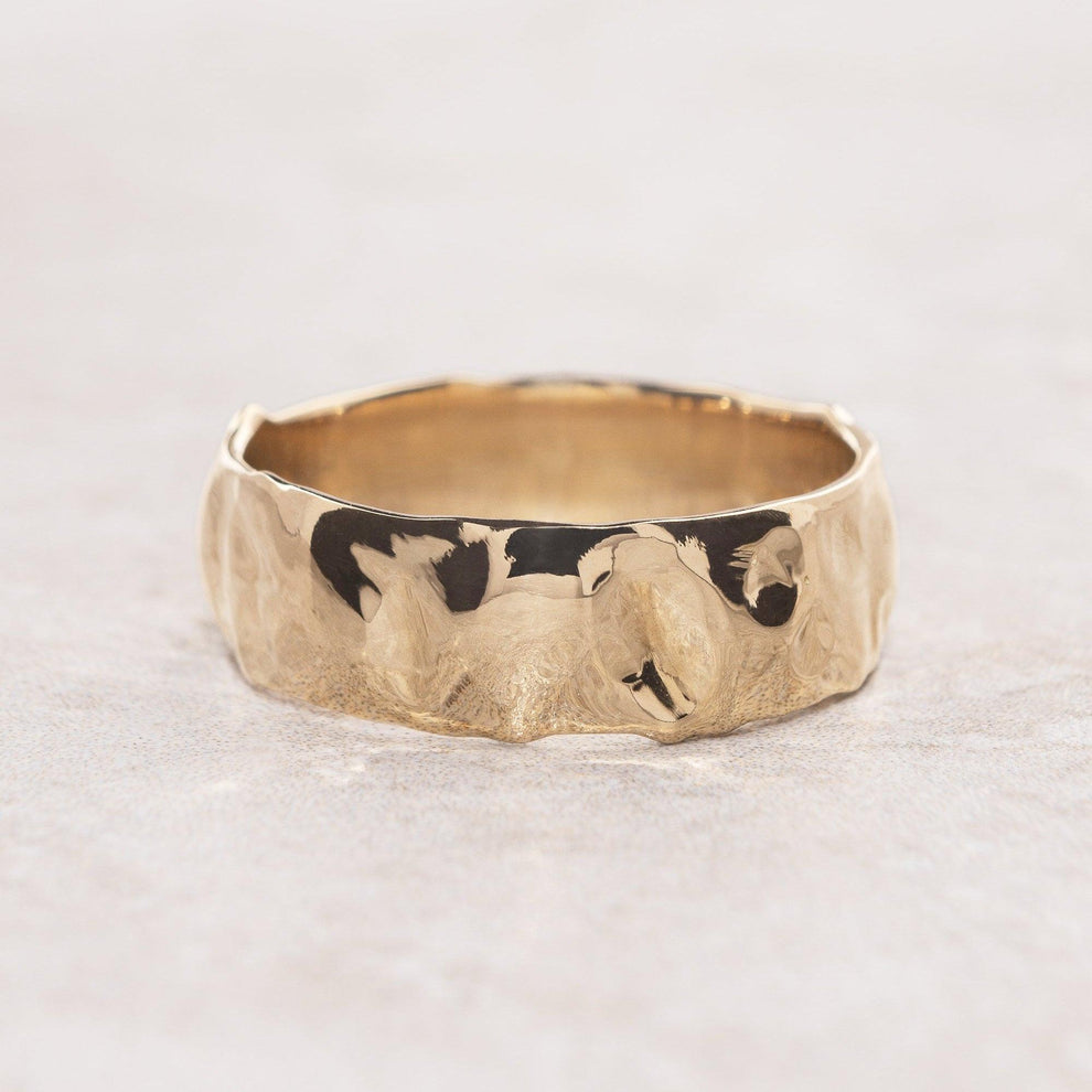 The Eternal Cast | Wide Band with Liquid Metal Texture.