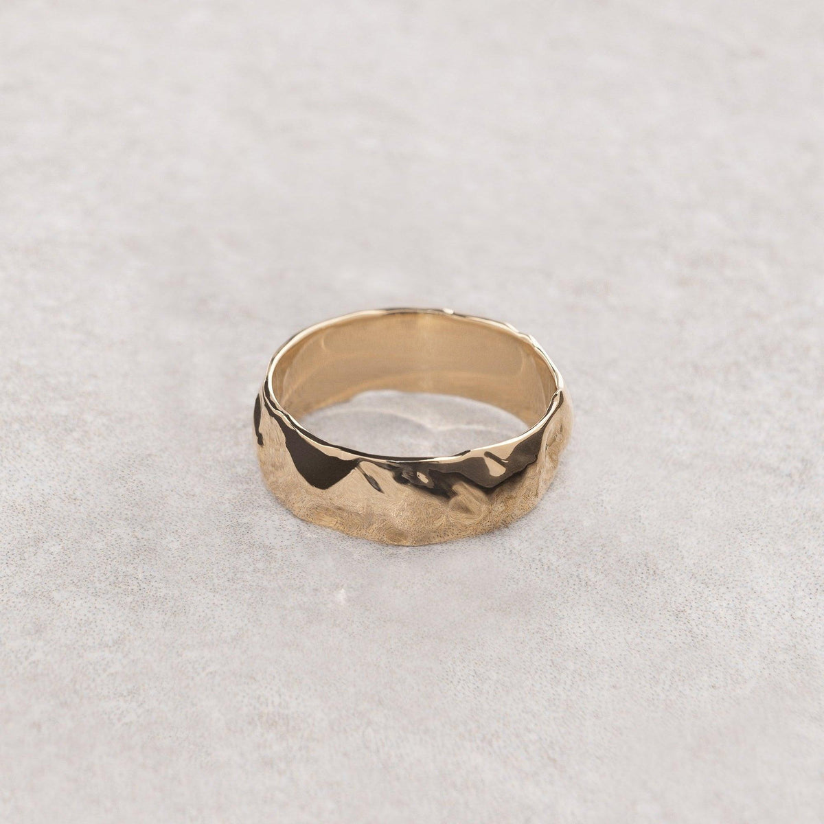 The Eternal Cast | Wide Band with Liquid Metal Texture.