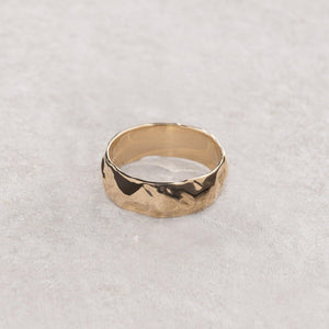 The Eternal Cast | Wide Band with Liquid Metal Texture.