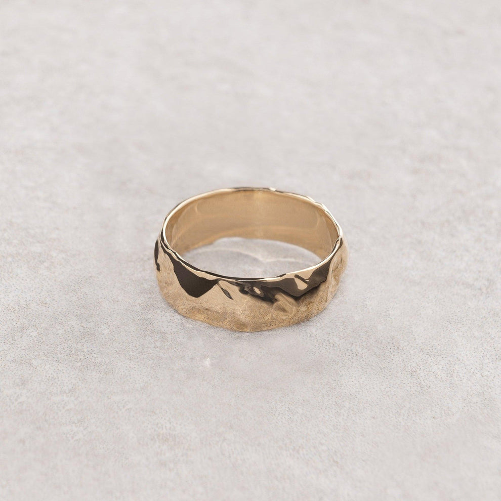 The Eternal Cast | Wide Band with Liquid Metal Texture.