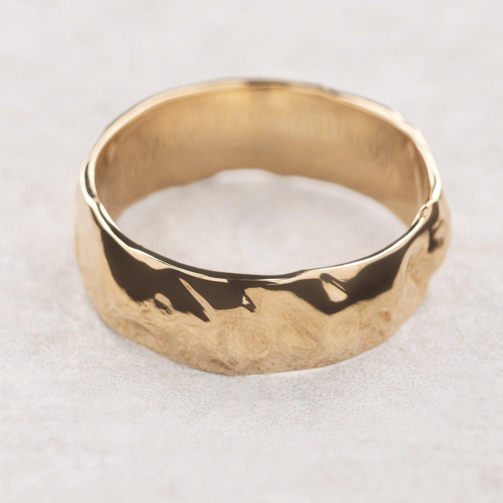 The Eternal Cast | Wide Band with Liquid Metal Texture.