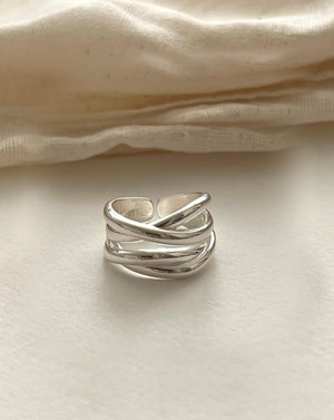 Minimalist Twist Gold Chunky Ring