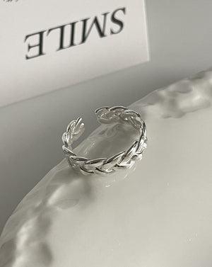 Minimalist Twist Braided Gold Chunky Ring
