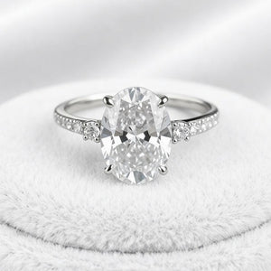 Luna’s Reflection | 2CT Oval Moissanite Ring.