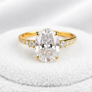 Luna’s Reflection | 2CT Oval Moissanite Ring.