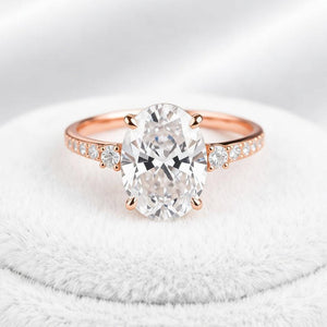 Luna’s Reflection | 2CT Oval Moissanite Ring.
