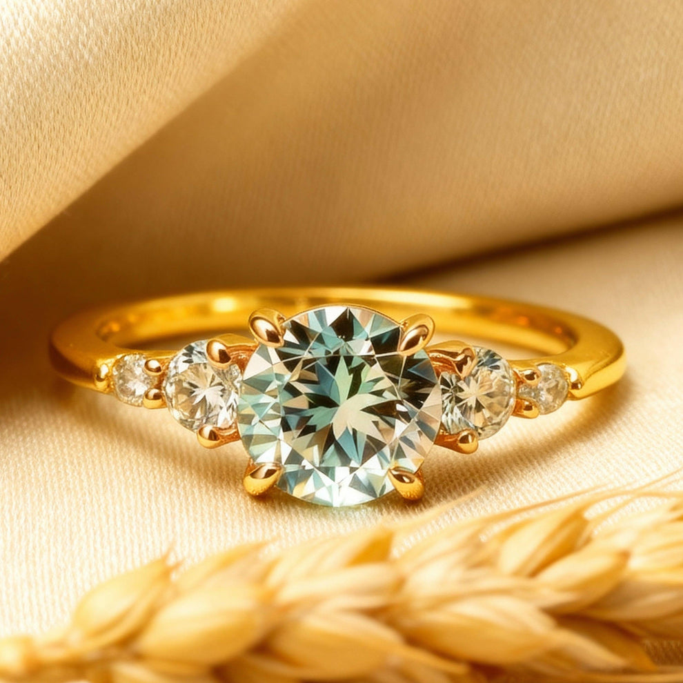Eveline‘s Ocean | The 1CT Round Blue Gemstone Ring.