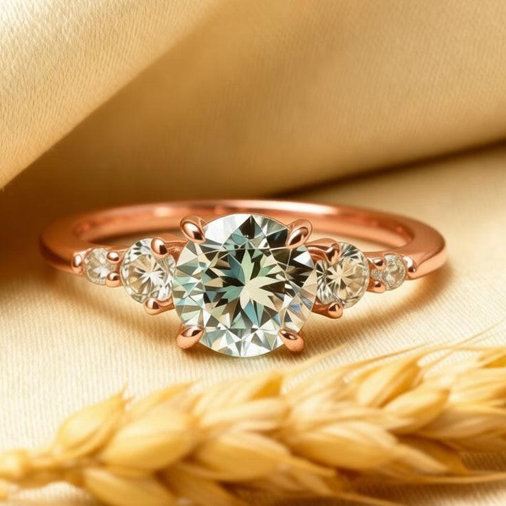 Eveline‘s Ocean | The 1CT Round Blue Gemstone Ring.