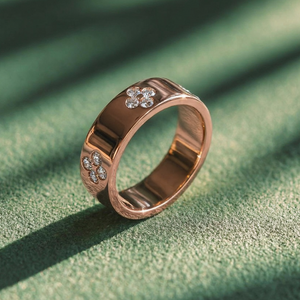 Clover Finder | Minimalist Stackable  Diamond Gold Band Ring.
