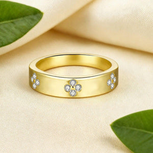 Clover Finder | Minimalist Stackable  Diamond Gold Band Ring.