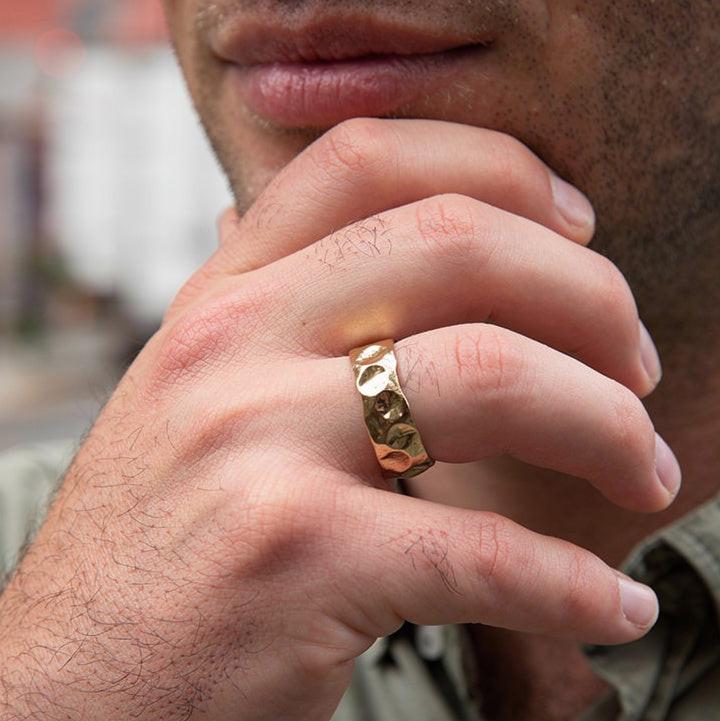 The Eternal Cast | Wide Band with Liquid Metal Texture.
