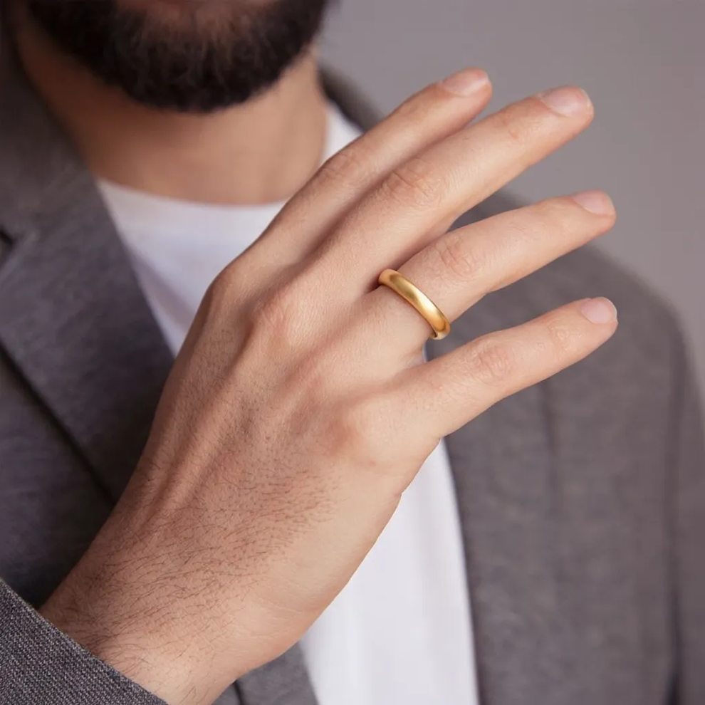 The Classic Arc Band | Satin-Finish Solid Gold.