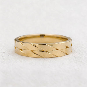 Twill Edge | Polished Men’s Wedding Band.