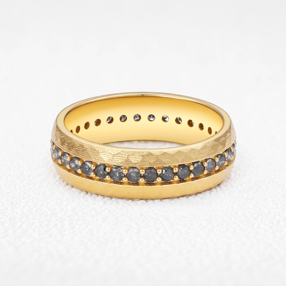 Orion‘s Orbit | Hammered Circle‑Set Salt & Pepper Diamond Men’s Band
