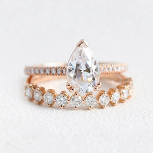Vivienne’s Devotion | Pear Diamond Solitaire Pavé Band Bridal Set 2pcs.