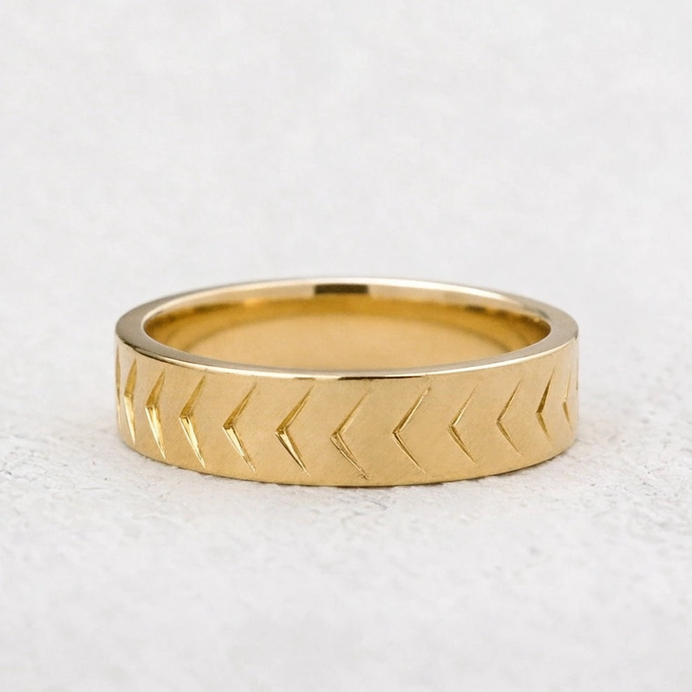 Arrow Edge | Polished Men’s Wedding Band.