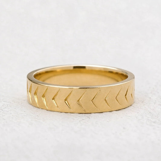 Arrow Edge | Polished Men’s Wedding Band.
