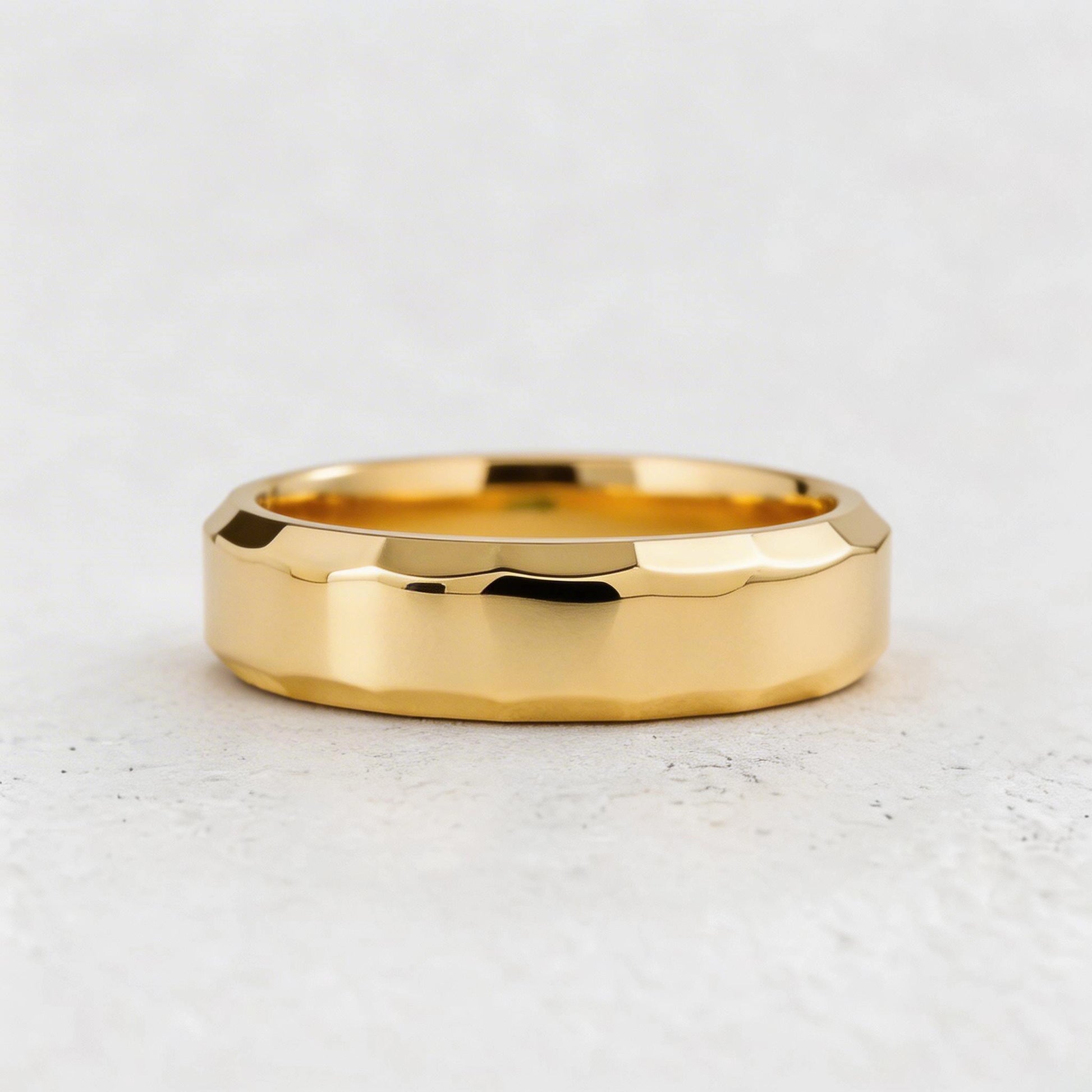Ribbed Edge | Polished Men’s Wedding Band.