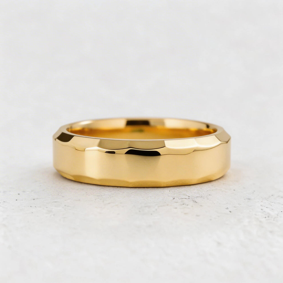 Ribbed Edge | Polished Men’s Wedding Band.