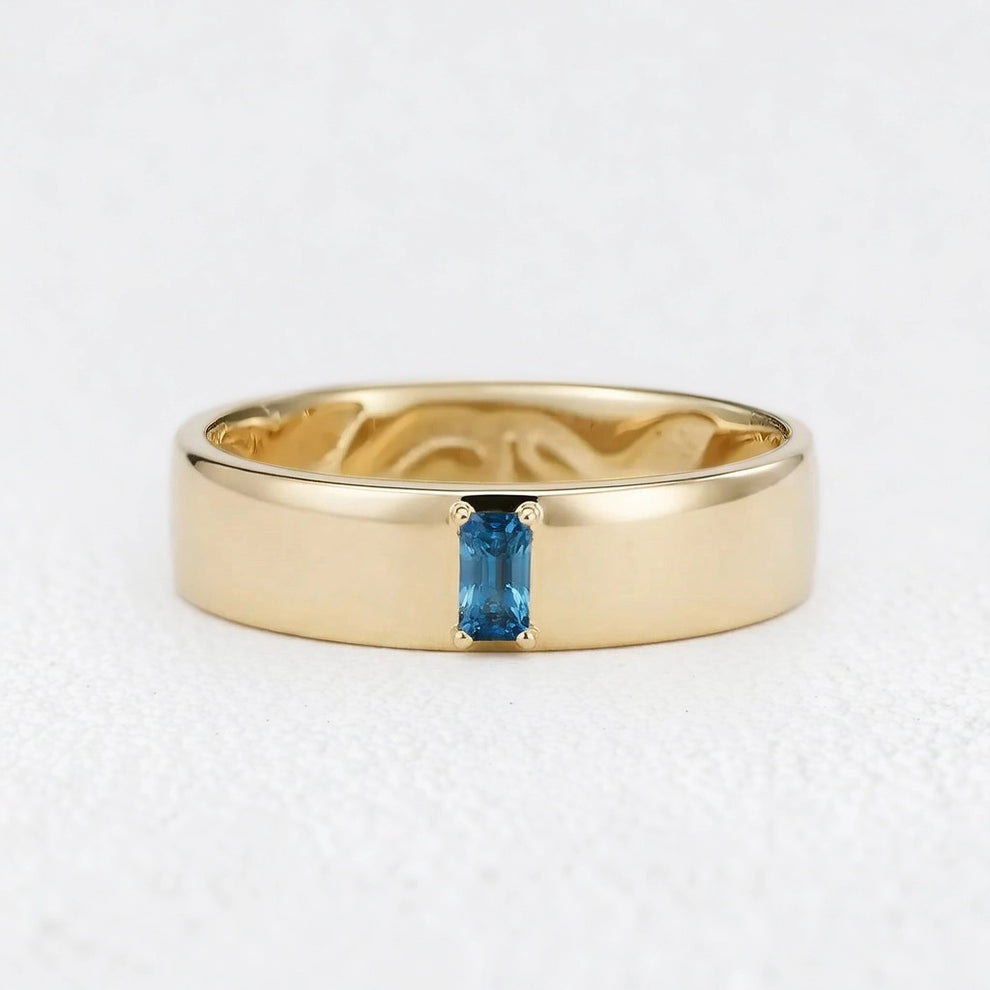Caesar‘s Sonnet | Inner Engraved Baguette Blue Sapphire Men’s Band