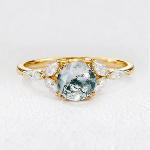Lavinia‘s Stillness | Classic Round Cut Moss Agate Engagement Ring