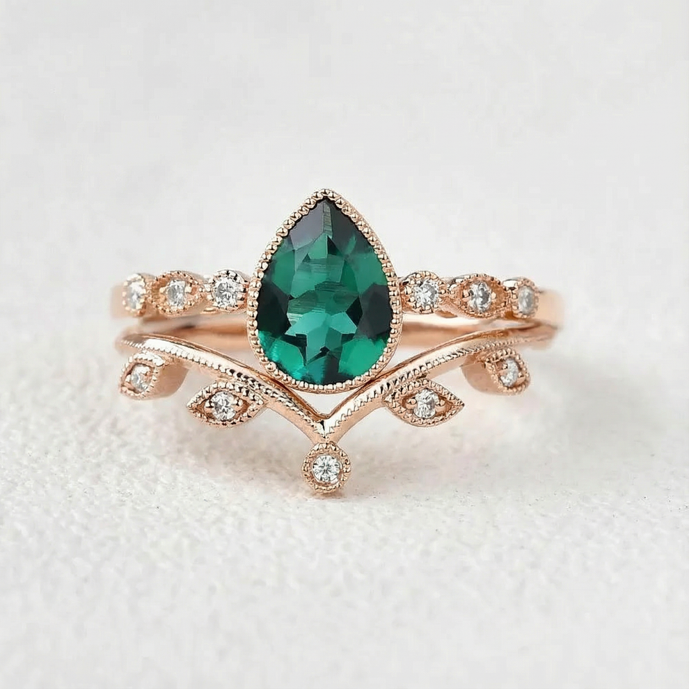 Vera's Grace | Classic Vine Band Pear Emerald Bridal Set 2pcs.