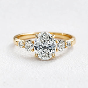 Audrey‘s Brilliance | Classic Oval Cut Diamond Ring.