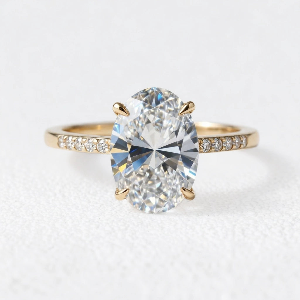 Luna‘s Silhouette | Classic Oval Cut Diamond Engagement Ring.