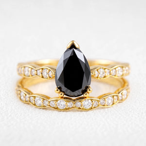 Nyx‘s Nocturne | 1.5CT Pear Cut Black Diamond & Scalloped Band Bridal Duo