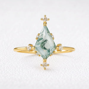 Hazel‘s Glade | Kite Cut Moss Agate Engagement Ring