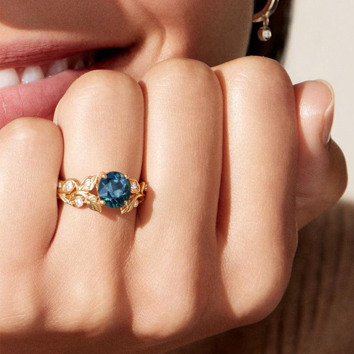 Lyra‘s Bloom | Sapphire and Diamond Vine Engagement Ring.