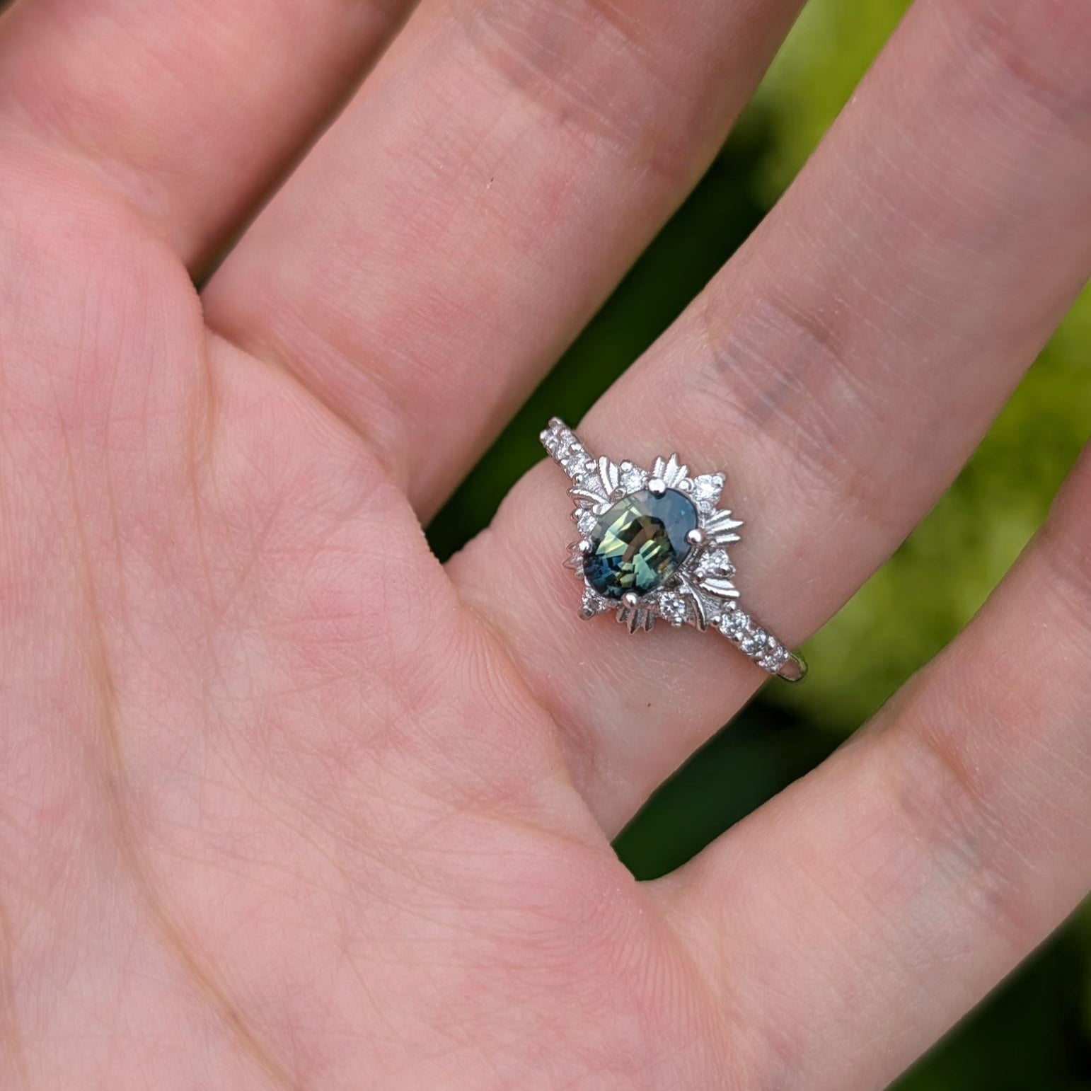 Rosalind‘s Bloom | 1CT Oval Cut Green Halo Engagement Ring