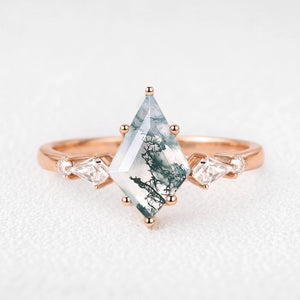 Celandine’s Grove | Kite Cut Moss Agate Five-Stone Engagement Ring