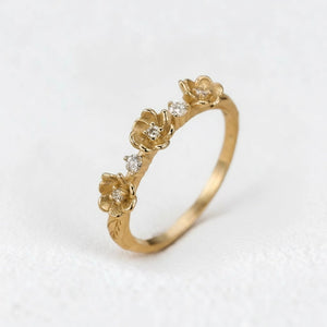 Flora’s Trio | Three Flower Diamond Wedding Band.