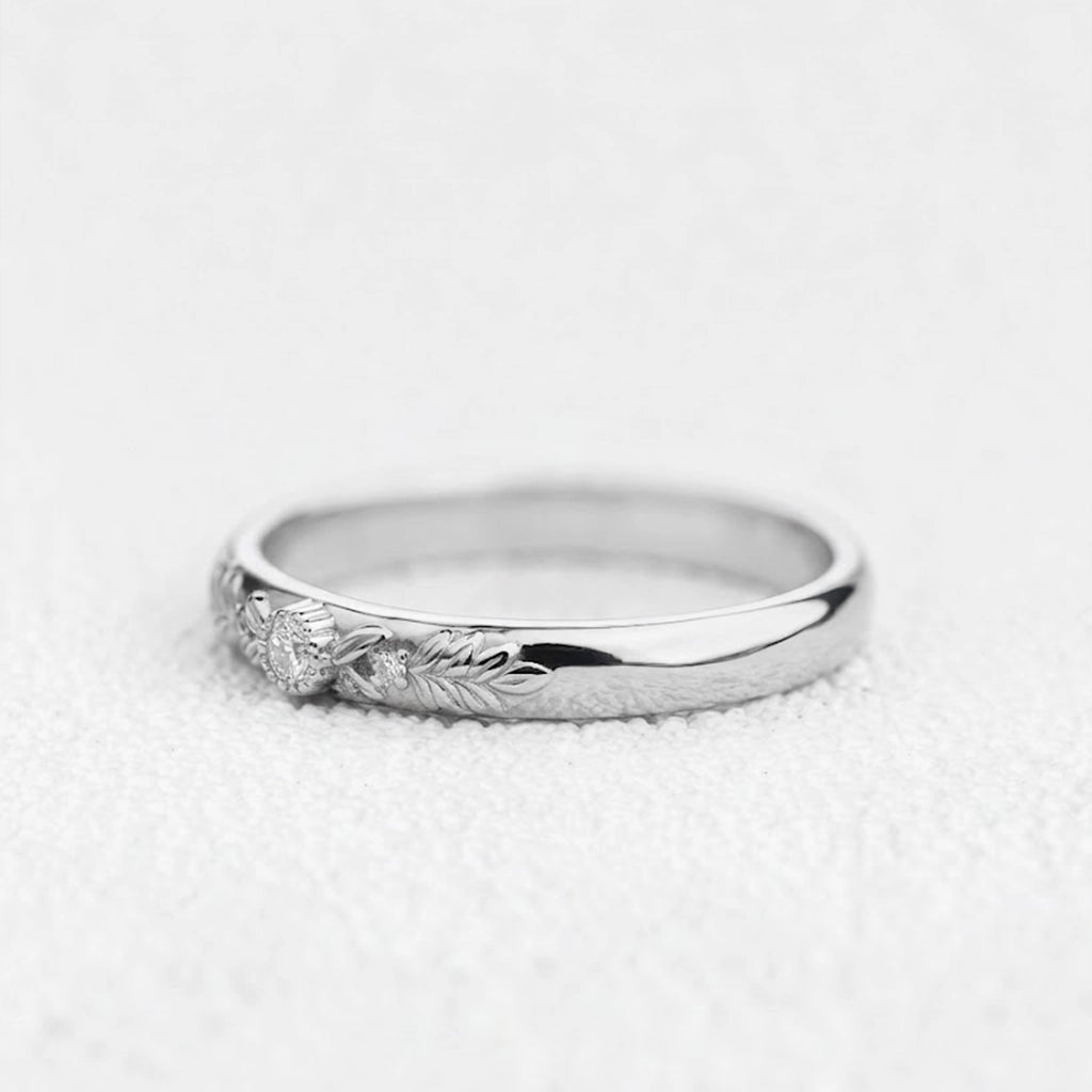 Ivy’s Wreath | Diamond Trio Wedding Band.