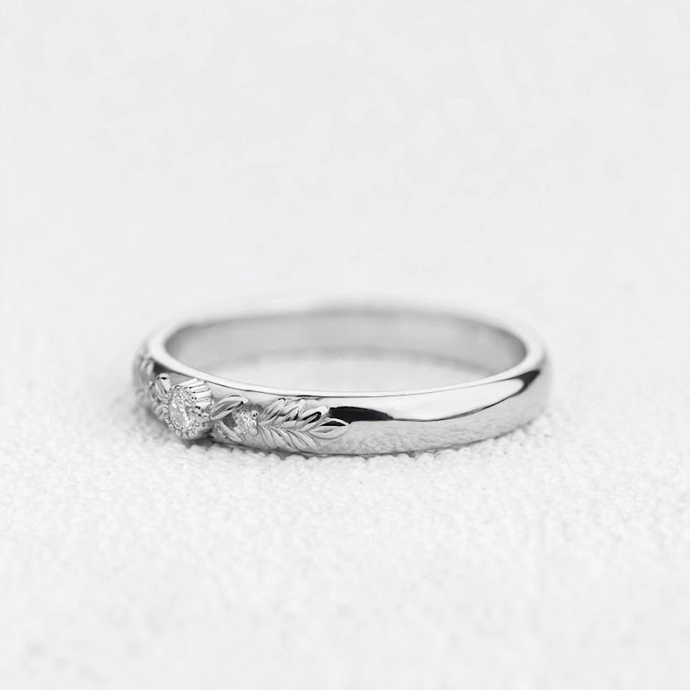 Ivy’s Wreath | Diamond Trio Wedding Band.