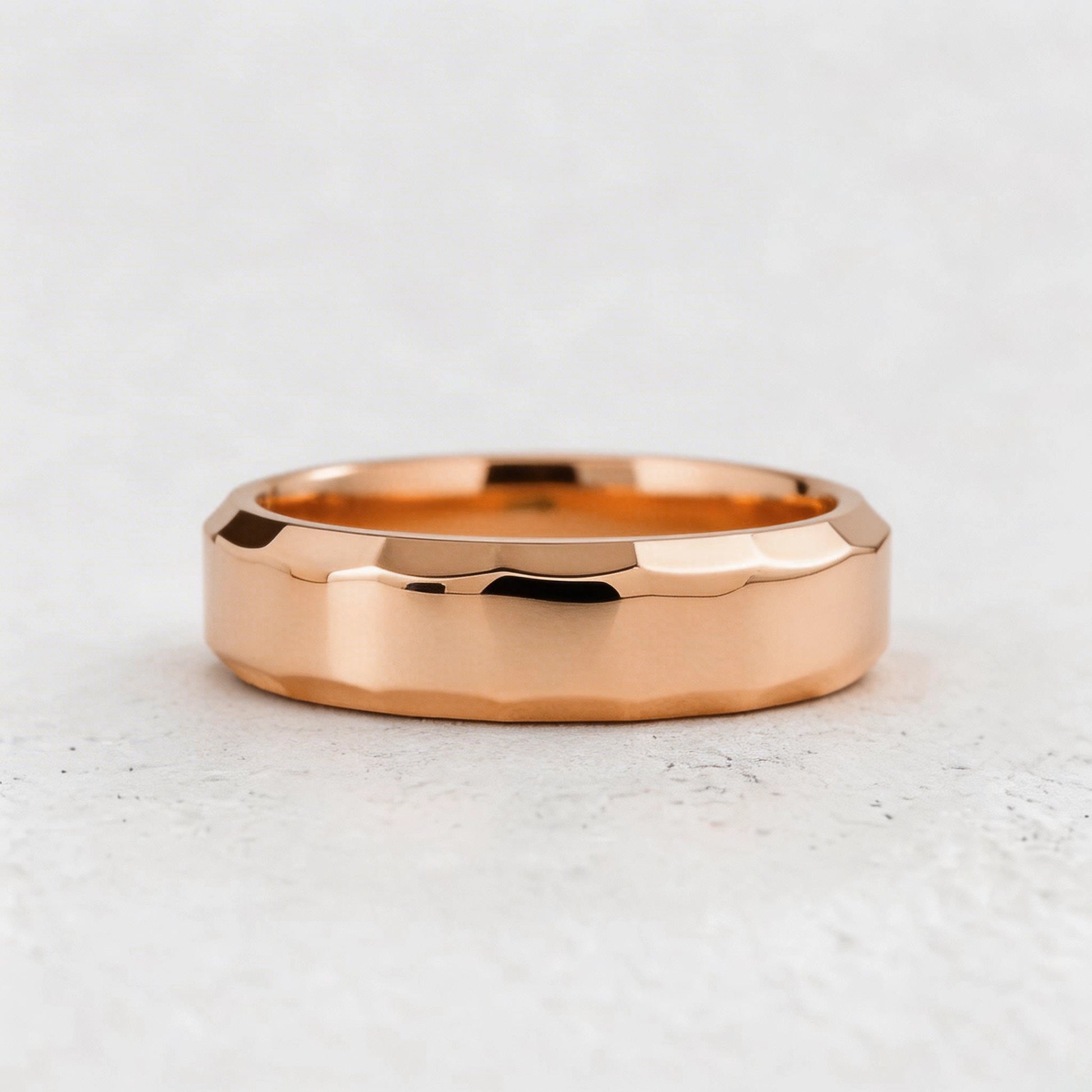 Ribbed Edge | Polished Men’s Wedding Band.