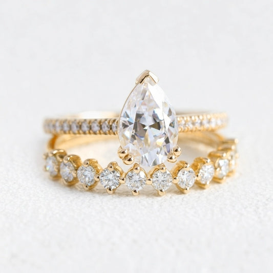 Vivienne’s Devotion | Pear Diamond Solitaire Pavé Band Bridal Set 2pcs.