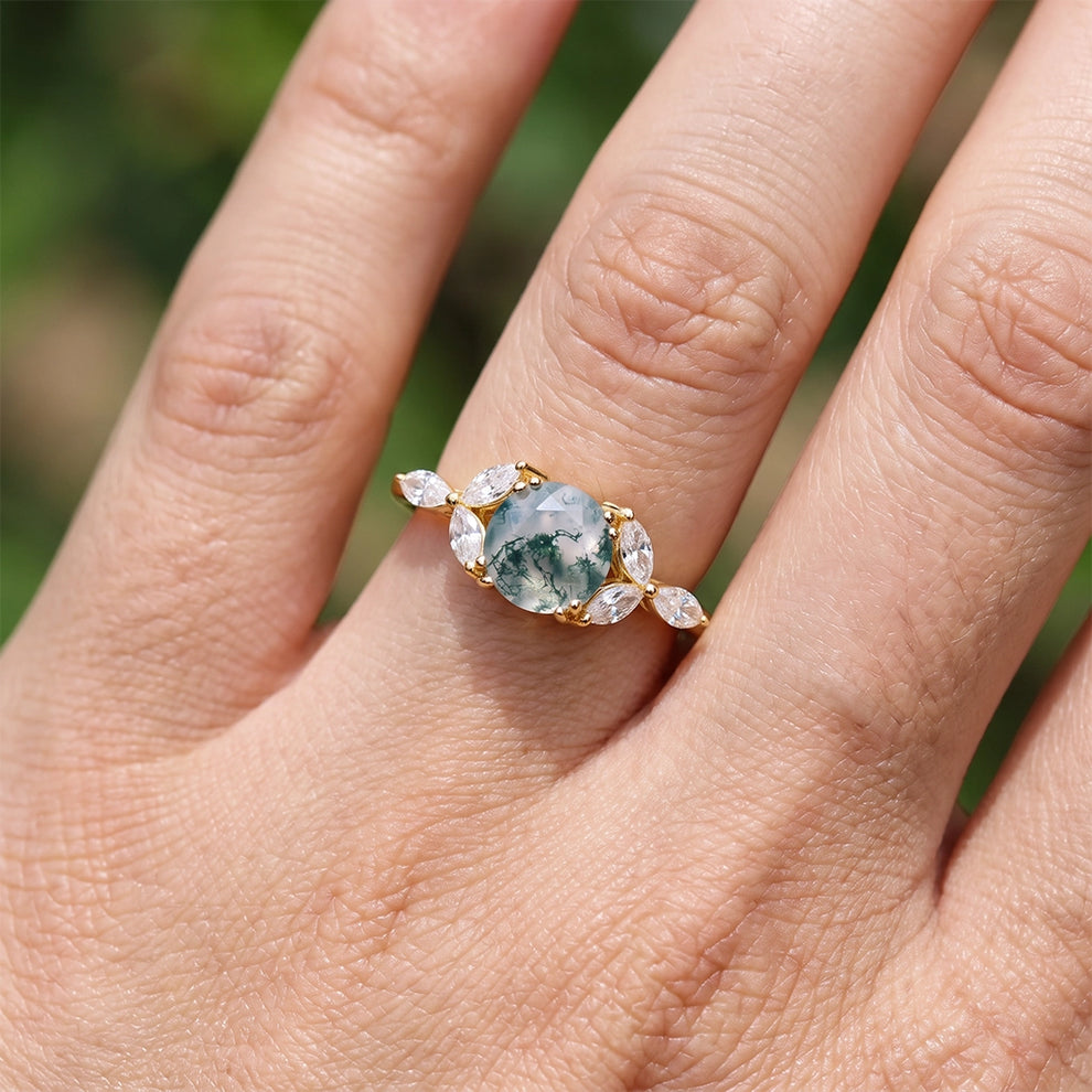 Lavinia‘s Stillness | Classic Round Cut Moss Agate Engagement Ring