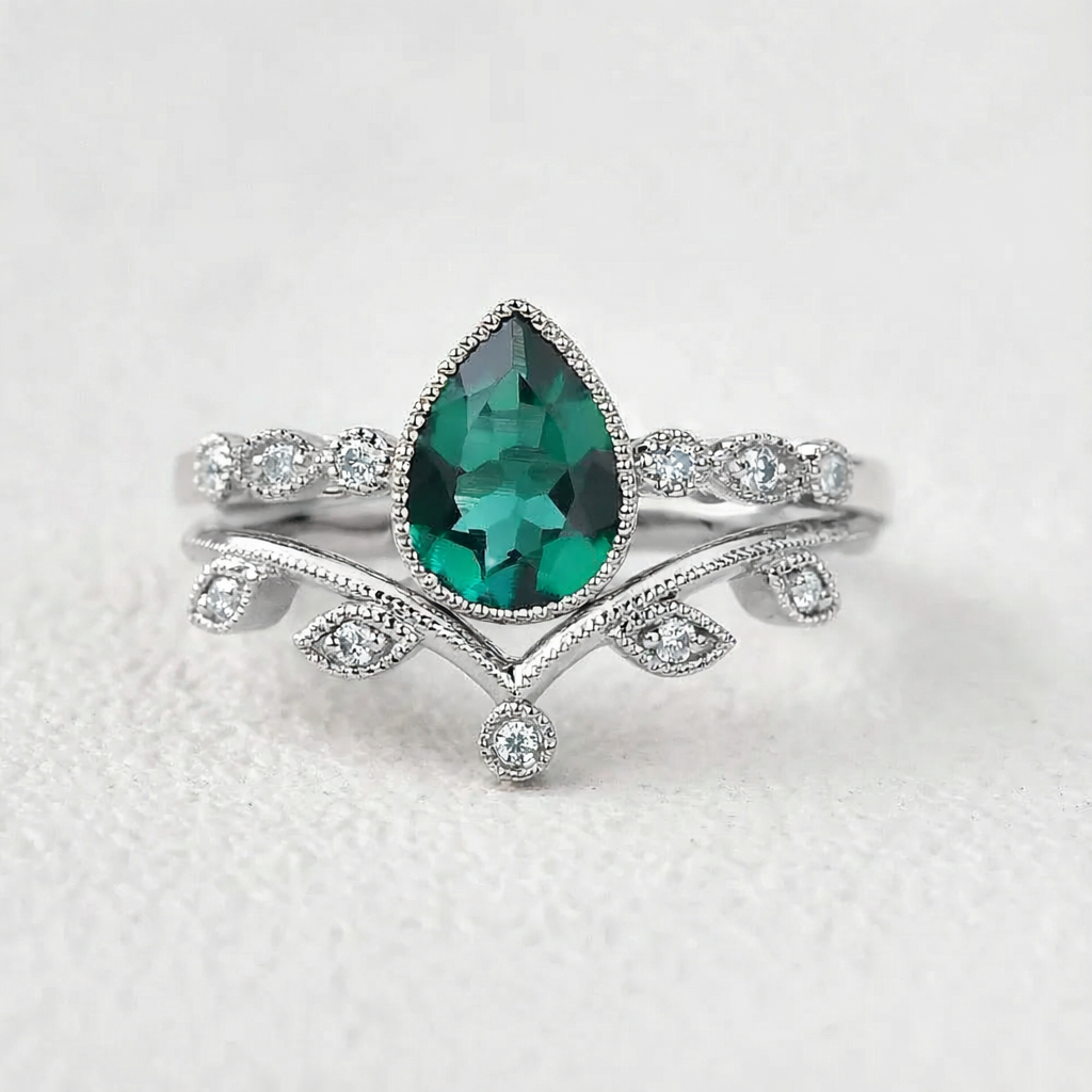 Vera's Grace | Classic Vine Band Pear Emerald Bridal Set 2pcs.