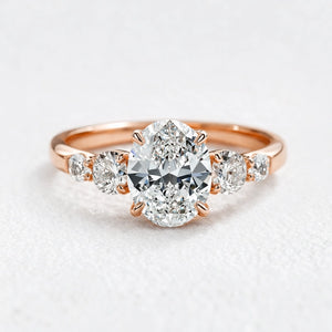 Audrey‘s Brilliance | Classic Oval Cut Diamond Ring.