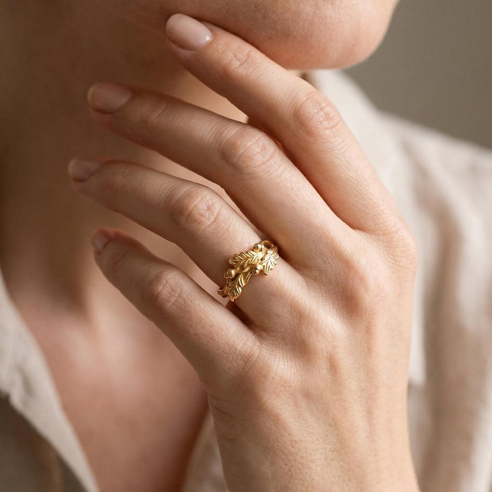 The Gentle Oak | Oak Leaf & Acorn Wedding Band.