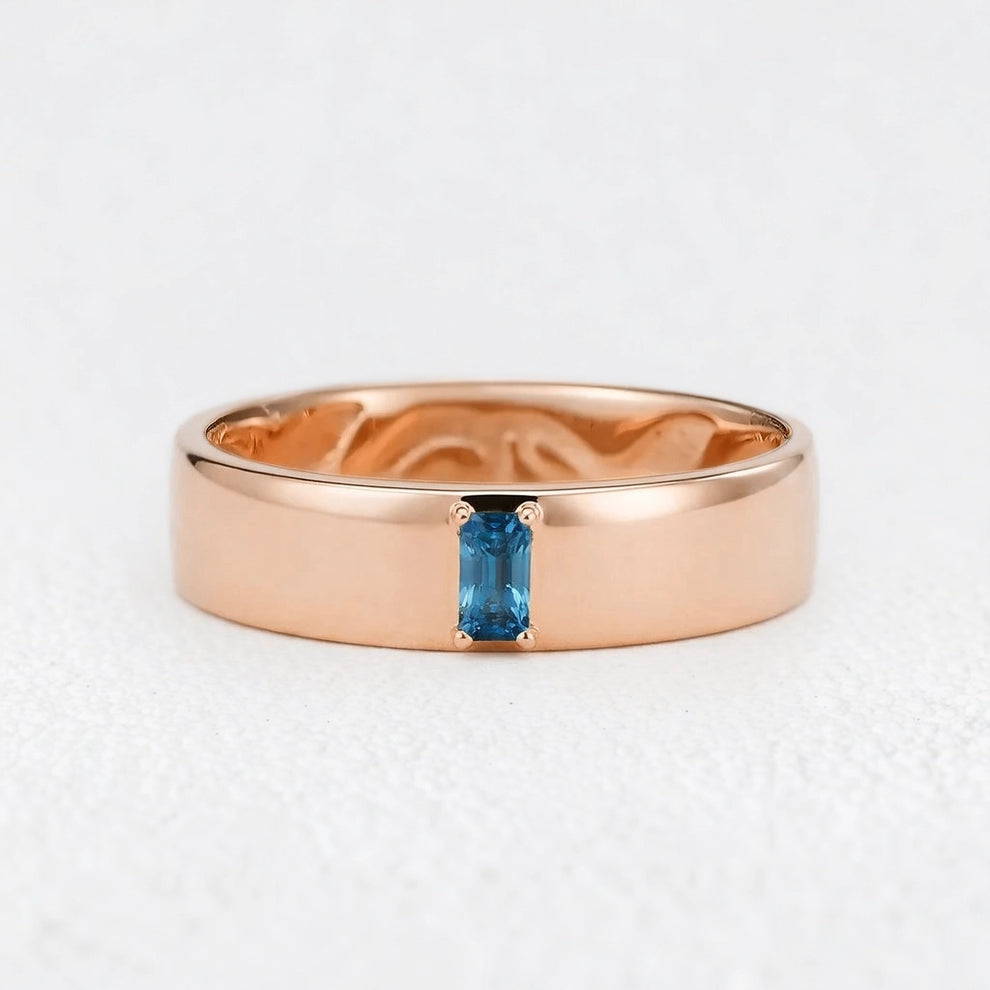 Caesar‘s Sonnet | Inner Engraved Baguette Blue Sapphire Men’s Band