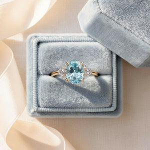 Luna‘s Deep | 2CT Oval Blue Solitaire Ring.