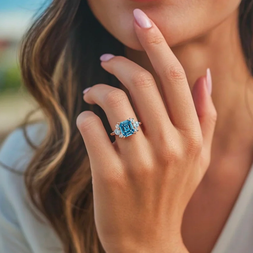 The Blue Quarter | Valencia‘s Asscher Cut Ring.