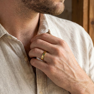 The Retro Keystone | 5MM Hammered Moss Agate Men’s Wedding Band