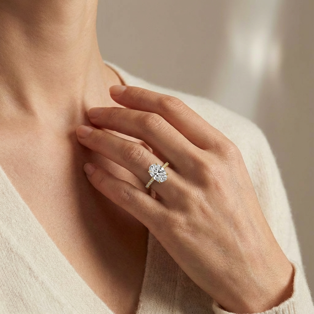 Luna‘s Silhouette | Classic Oval Cut Diamond Engagement Ring.